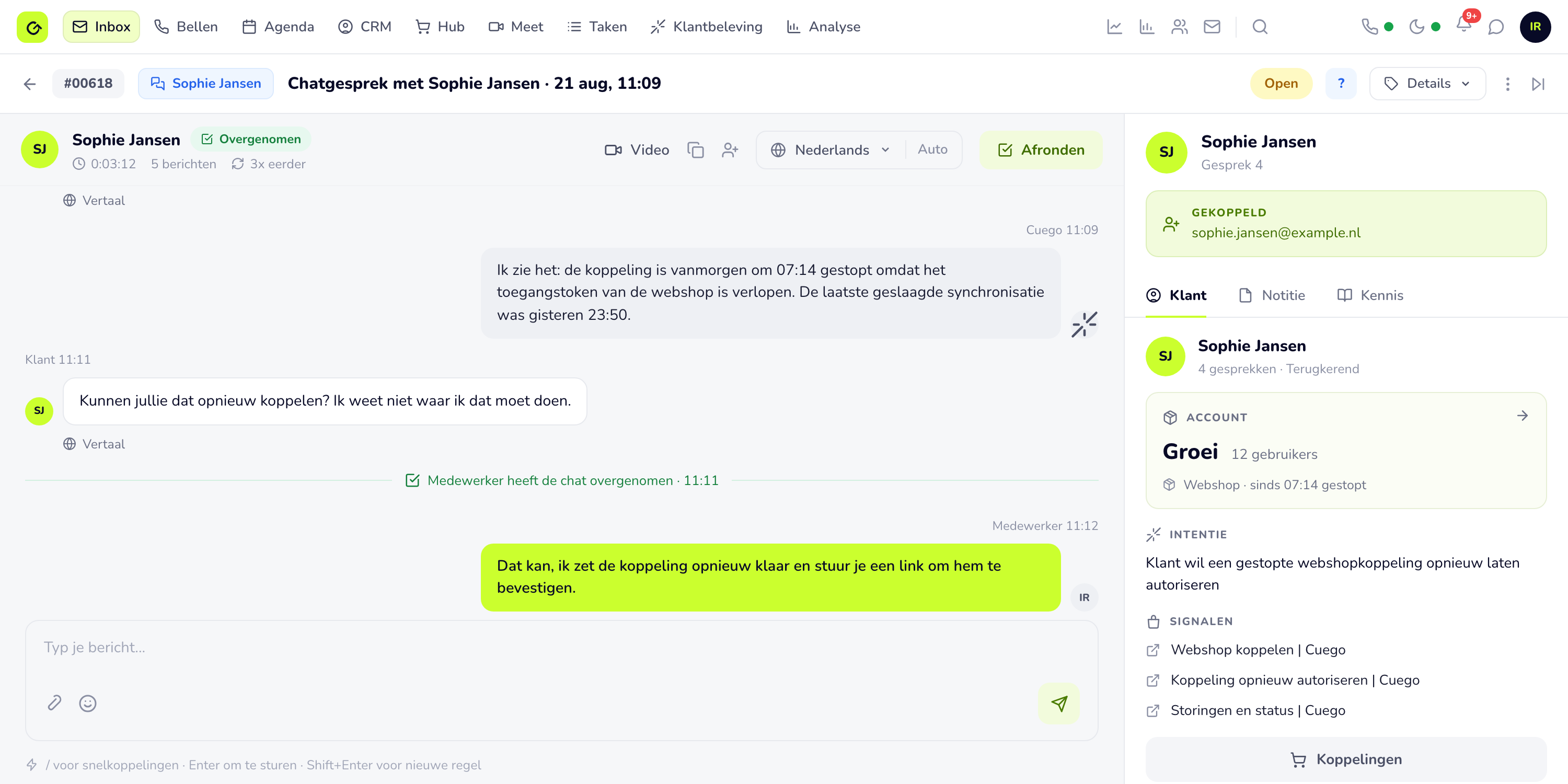 Een chatgesprek in Cuego, met klantcontext, order en een antwoord dat klaarligt